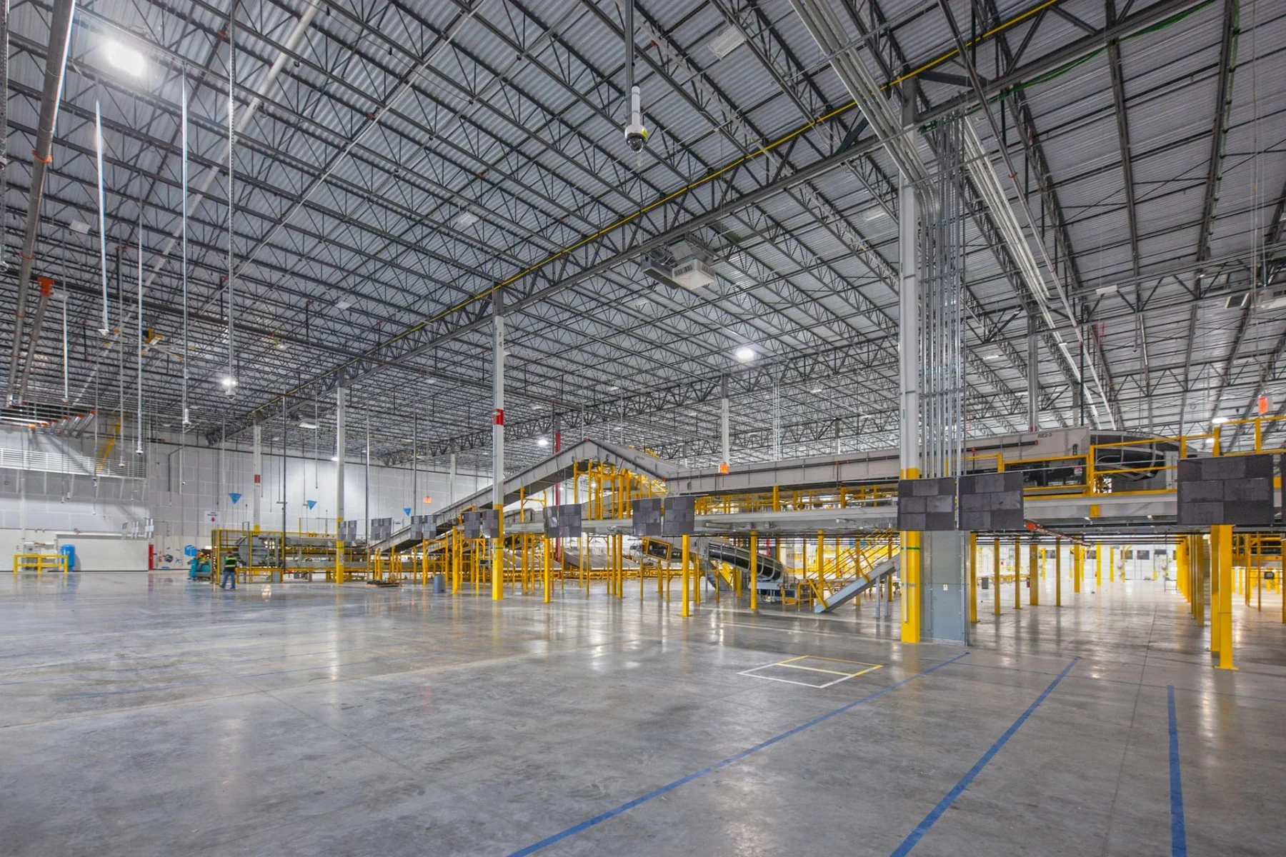 Amazon Fulfillment Center MIA-2 build-to-suit and interior tenant improvements by Hernandez Development & Construction