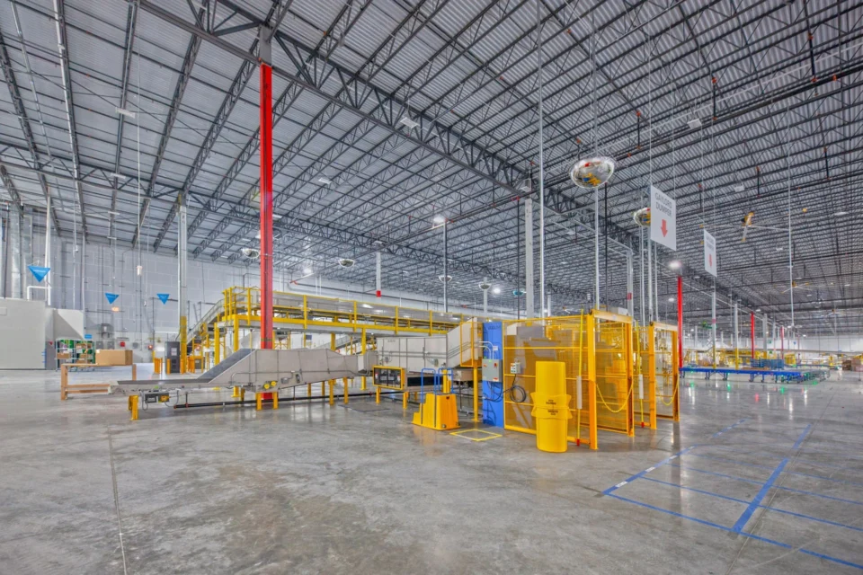 Amazon Fulfillment Center MIA-2 build-to-suit and interior tenant improvements by Hernandez Development & Construction