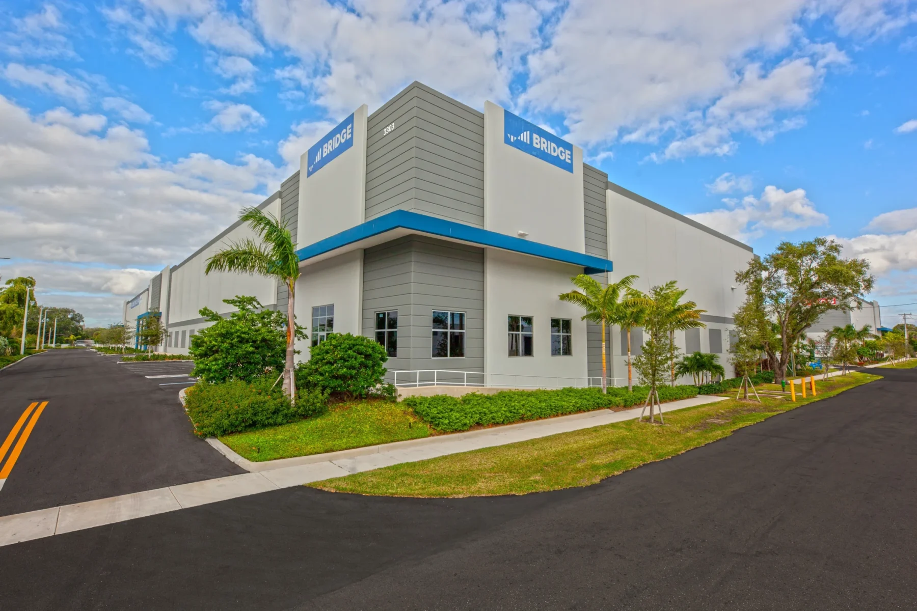 Bridge Point FLL Logistics Center_ Industrial warehouse & distribution center built by Hernandez Development & Construction in Fort Lauderdale_ FL