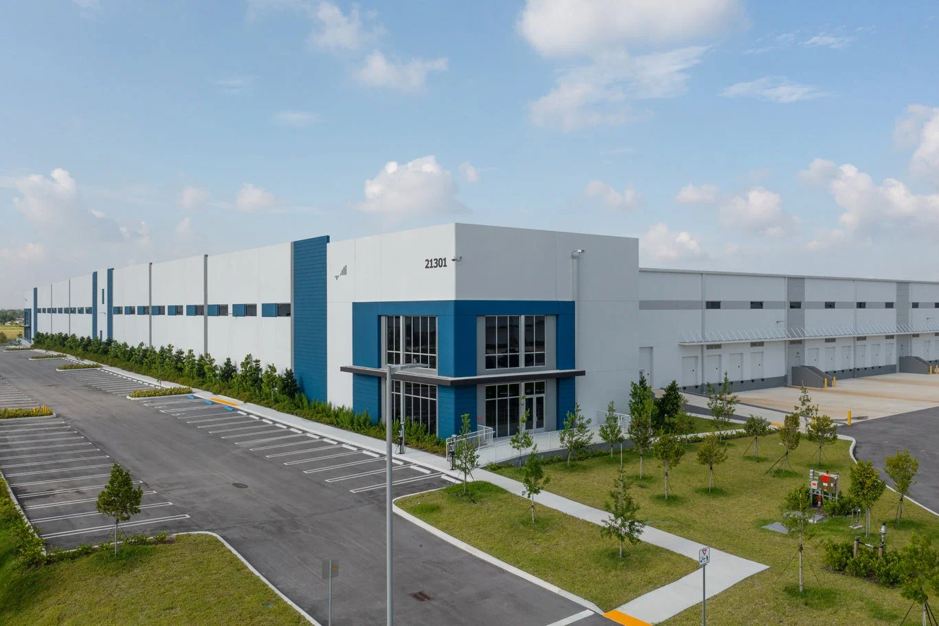 Bridge Point Commerce Center_ Industrial warehouse built by Hernandez Construction & Development in Miami Gardens_ FL