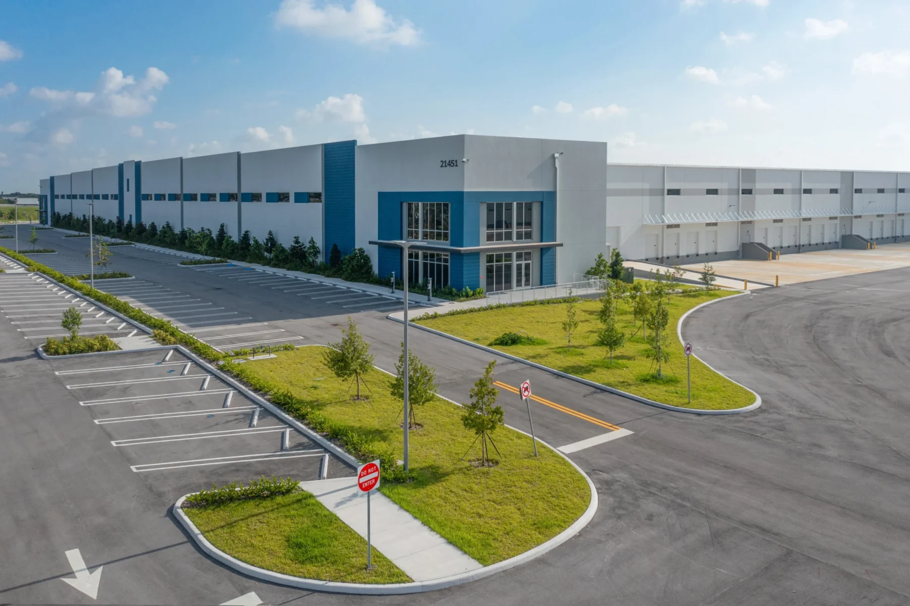 Bridge Point Commerce Center_ Industrial warehouse built by Hernandez Construction & Development in Miami Gardens_ FL
