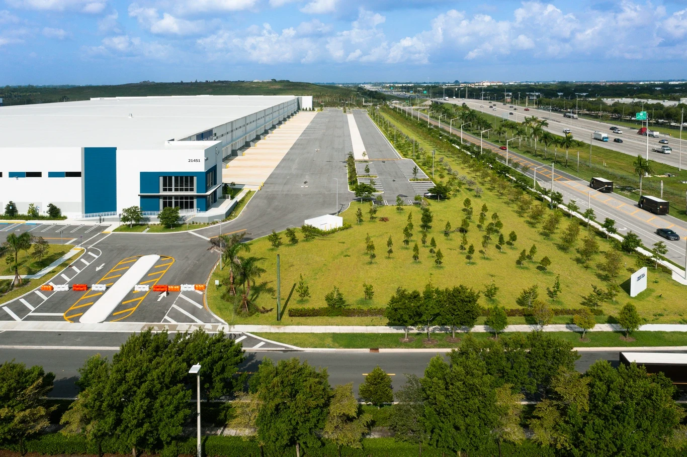 Bridge Point Commerce Center_ Industrial warehouse built by Hernandez Construction & Development in Miami Gardens_ FL