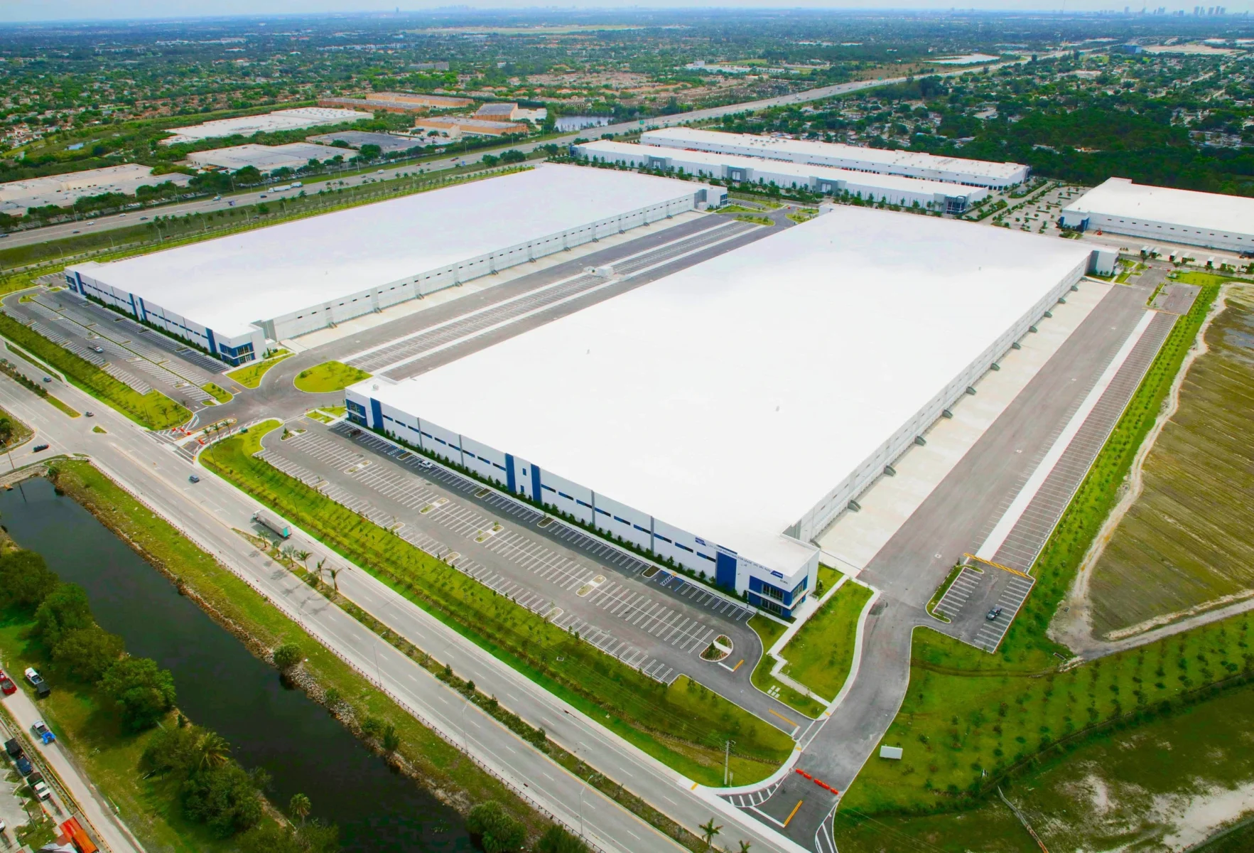 Bridge Point Commerce Center_ Industrial warehouse built by Hernandez Construction & Development in Miami Gardens_ FL