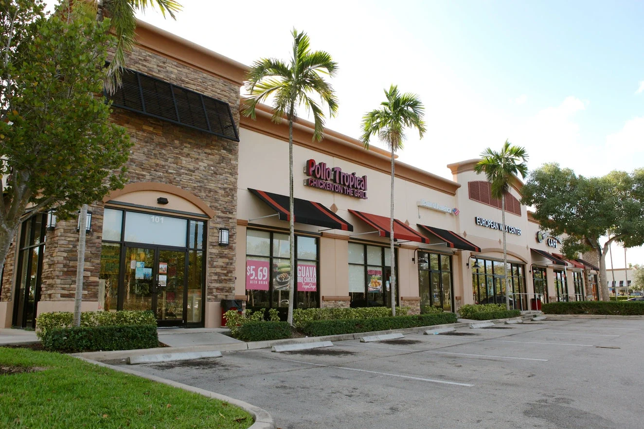 Lakeside Town Shops Outparcel Retail Building delivered by Hernandez Development & Construction in Davie FL