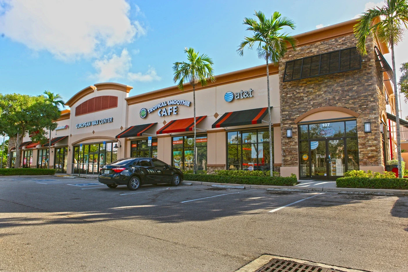 Lakeside Town Shops Outparcel Retail Building delivered by Hernandez Development & Construction in Davie FL