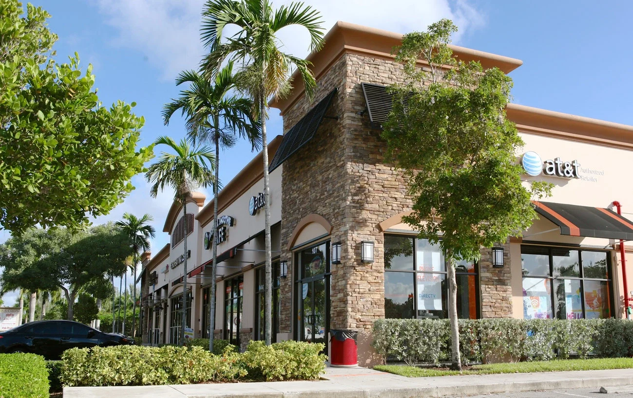 Lakeside Town Shops Outparcel Retail Building delivered by Hernandez Development & Construction in Davie FL