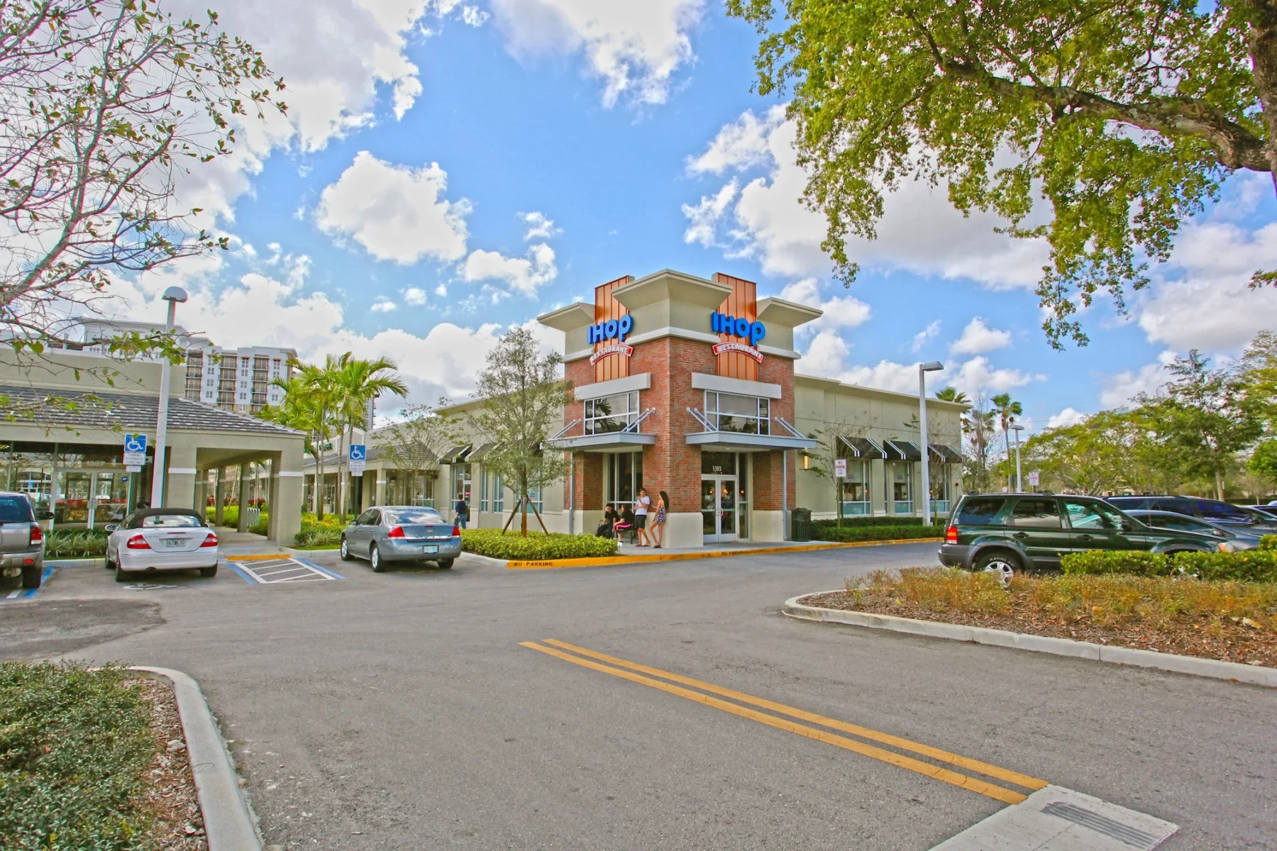 The Shops at One Plantation Retail Center Renovation by Hernandez Development & Construction in Plantation FL