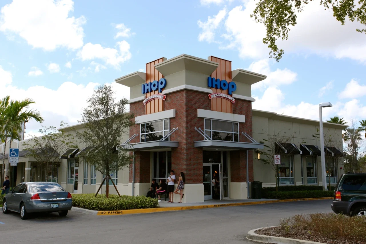 The Shops at One Plantation Retail Center Renovation by Hernandez Development & Construction in Plantation FL