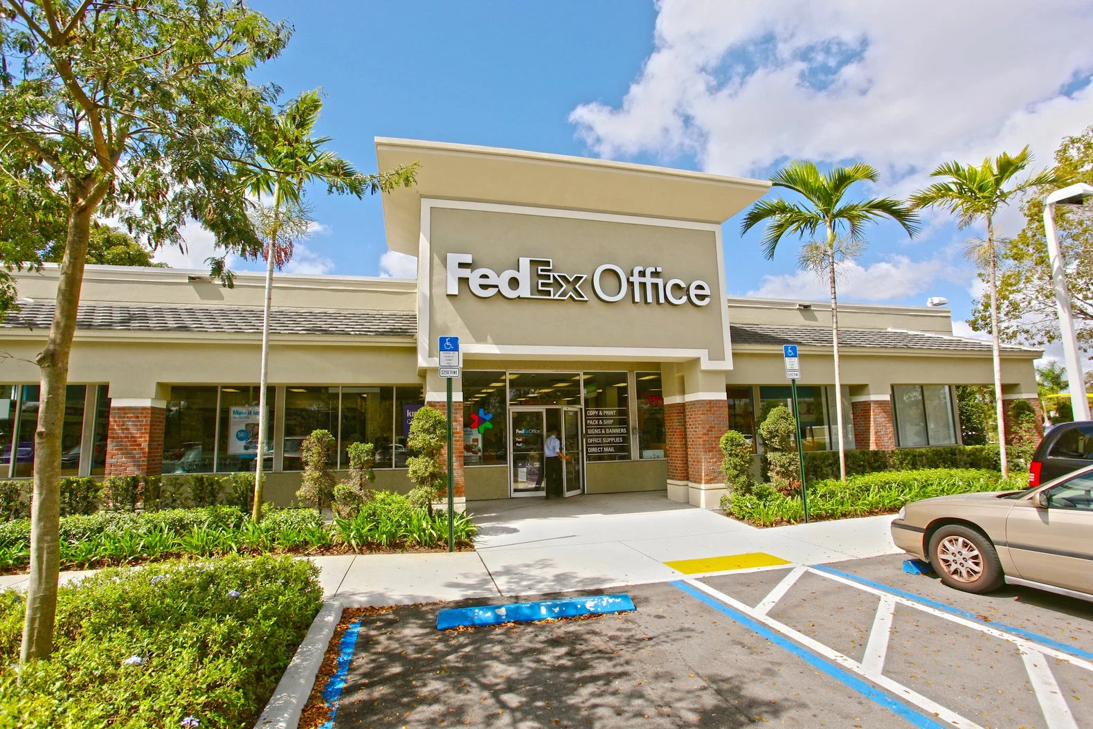 The Shops at One Plantation Retail Center Renovation by Hernandez Development & Construction in Plantation FL
